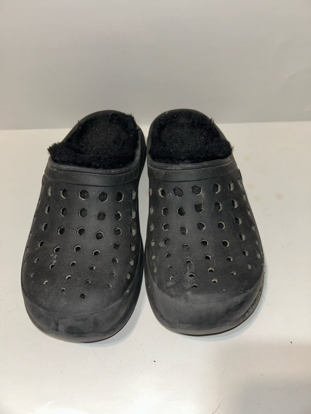 Cozy Black Fleece-Lined Slip-On Clogs
